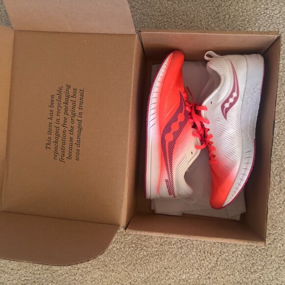 Women's Size 11 Saucony Fastwitch 9 Viz Red/White Running Shoes - Picture 3 of 5